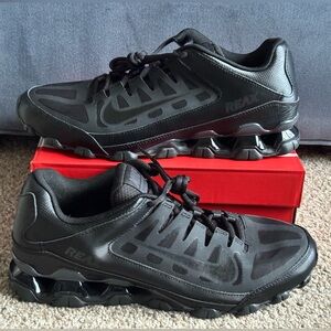 Nike Reax 8 TR Men's Workout Sneakers Size: 10.5
Black/Anthracite